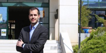 Τους Έβαλε Τα Γυαλιά Για Τα LED